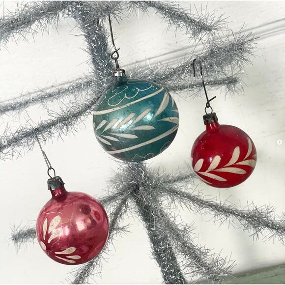 Vintage Hand-Painted Glass Ball Ornament Red Blue Pink Set of 3 - Picture 7 of 8